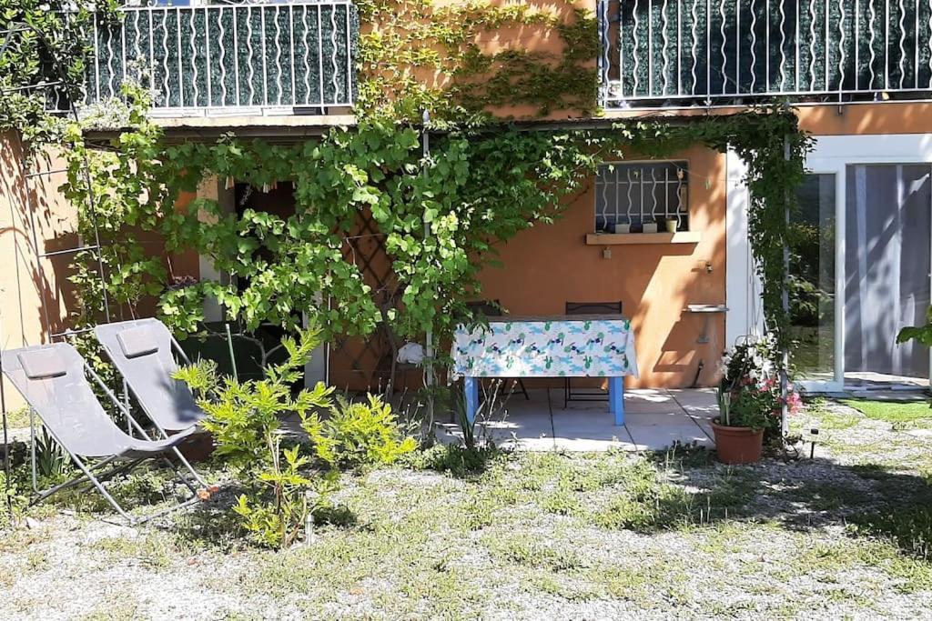 Appartement T.Belle Vue Panoramique Au Coeur Du Luberon 40M2 + Pergola . Jardin. P à Apt Extérieur photo