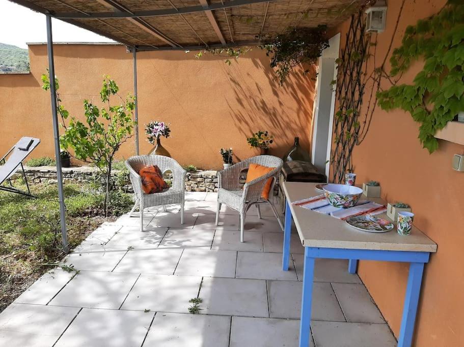Appartement T.Belle Vue Panoramique Au Coeur Du Luberon 40M2 + Pergola . Jardin. P à Apt Extérieur photo