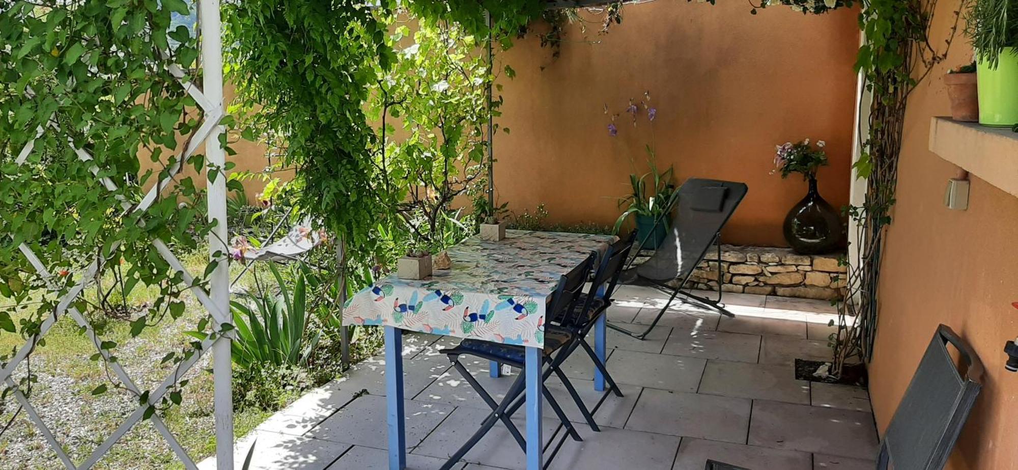 Appartement T.Belle Vue Panoramique Au Coeur Du Luberon 40M2 + Pergola . Jardin. P à Apt Extérieur photo