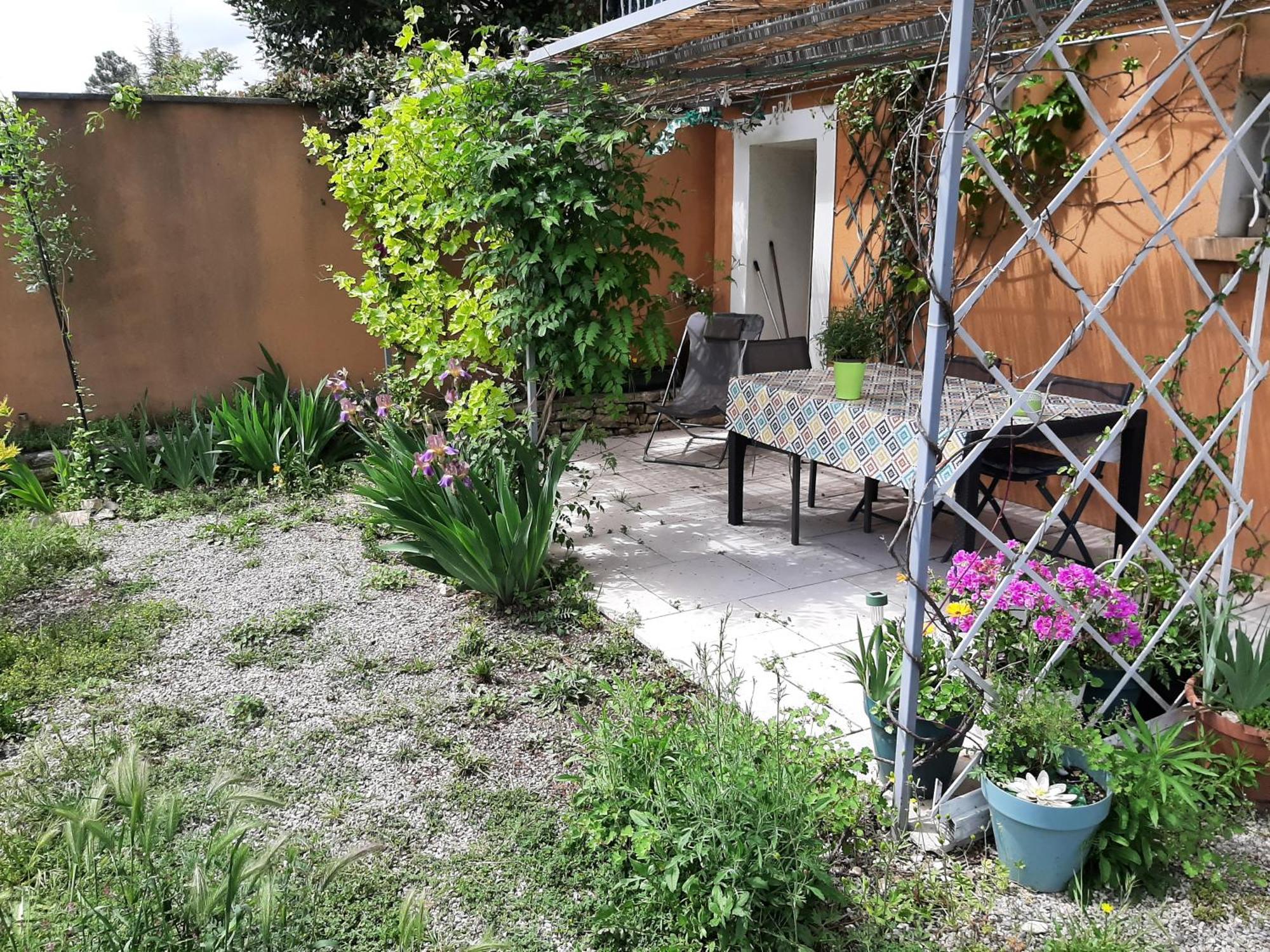 Appartement T.Belle Vue Panoramique Au Coeur Du Luberon 40M2 + Pergola . Jardin. P à Apt Extérieur photo