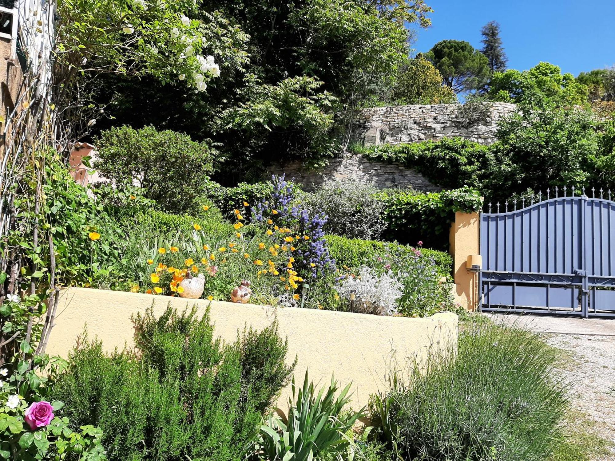 Appartement T.Belle Vue Panoramique Au Coeur Du Luberon 40M2 + Pergola . Jardin. P à Apt Extérieur photo