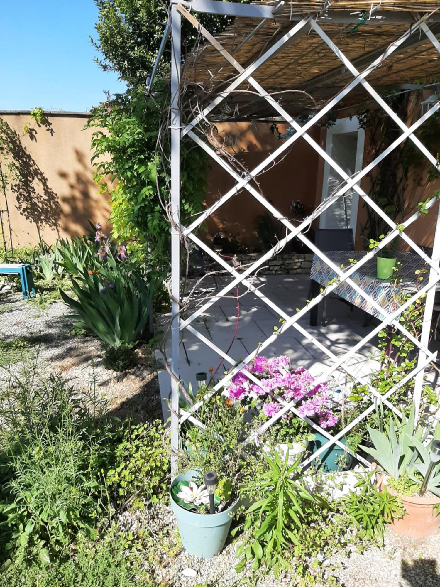 Appartement T.Belle Vue Panoramique Au Coeur Du Luberon 40M2 + Pergola . Jardin. P à Apt Extérieur photo